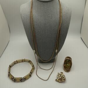 Vintage Mixed Lot of Gold Tone Jewelry Necklace Ring Bracelet Pin
